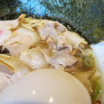 肉煮干し中華そば さいころ - 特製中華そばのアップ