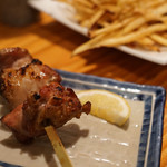 炭火焼鳥正ざわ - 軍鶏もも大串、芋カリ