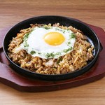 Soba rice (Yakisoba (stir-fried noodles), spicy, kimchi)