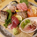 静岡おいしんぼ処 しずおかばっかぁ - 特上盛合せ8点盛り(1人前)１４８０円(画像は３人前です)