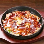 Teppan Dainingu Yakiyakiya - 大阪名物とんぺい焼き