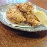 Sumibiyakitori Enkakudou - 鶏もも肉の塩唐揚げ。