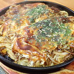 Okonomiyaki Sunatsuku Fuji - お好み焼き　そば入り（700円）