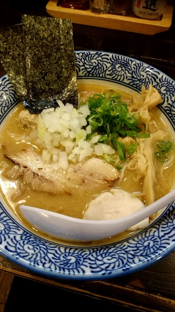 写真 : 濃厚鶏白湯ラーメン 一彩 （ノウコウトリパイタンターメン