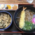 道の駅 ハチ北 - 天ぷらそば・山菜ごはんセット