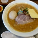 らぁ麺 おかむら - オマール海老味噌らーめん（煮玉子はお得意様パスポートで無料。）とクリームブリュレ