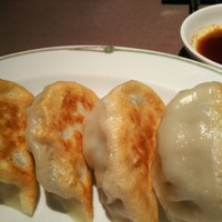中国料理 美麗華 - ニラ入り焼き餃子