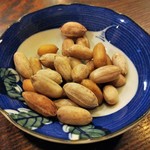 多可能 - お通し　茹で落花生