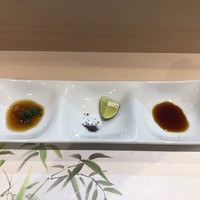 恵比寿 鮨 おぎ乃 - 刺身の薬味としょうゆ