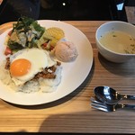 カフェアンドバー ループ - 