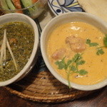 印度料理シタール - パラクパニール(左)と甘口のバターチキン