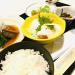 Restaurant Snovit - 『十勝産サメカレイ煮付け鮪山掛けセット』
                        税込1,200円