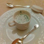 クイーン・アリス - キノコのスープ カプチーノ仕立て