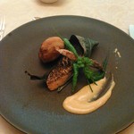 クイーン・アリス - タスマニア産サーモンの笹焼き 里芋のフリット添え