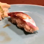 うを徳 - 淡路 鰺（握り）