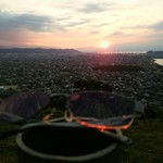 みんなのコーヒー - 垣生山展望台で、愛用のメガネです。ダンヒルのフレームにニコンのロハステンウォークのトランジションレンズを使用。ナイロールタイプののレンズのふちが夕日に染まってました。