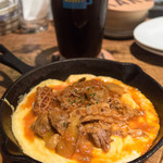 クラフトビアマーケット - 牛すじのトマト煮込みとスクランブルエッグ