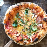 イタリア料理 ラ・フレスカ - 「ピザのマルゲリータとカプリチョーザのハーフ＆ハーフ」_2018年11月