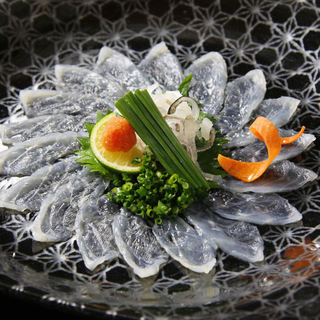 Specialty products from Oita Prefecture and top-ranked Tsukiji products. Enjoy luxurious blowfish cuisine