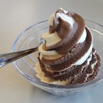 京都鉄道博物館 食堂車 - ソフトクリーム（チョコバニラ）