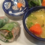 タン・カフェ - 生春巻とベトナム風カレースープ
