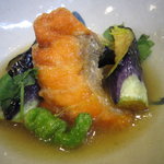 旬菜 和花 - 下味を付けて揚げた大助（近海キングサーモン）。