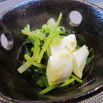 旬菜 和花 - 根三つ葉のモッツアレラチーズのわさび和え（本日の小鉢より～）