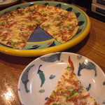 銀兵衛 - 盛岡名物の"うす焼"とピザの合体作。