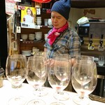 生ホルモン処 おさむちゃん。 - 真剣な眼差しのおさむちゃん。
      単に老眼でした(笑)