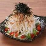 Teppan Dainingu Yakiyakiya - 大根サラダ