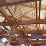 珈琲所コメダ珈琲店 - 吹き抜けで広い天井