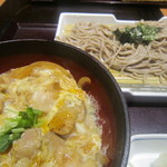 Kagonoya - 小ぶり炙り鶏の親子丼と選べる麺セットでざるそば