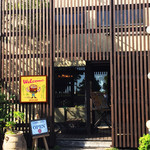 ヴィーナス カフェ - 正面マッチョ君