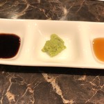 神戸牛　なみ木 - ポン酢、山葵、醤油