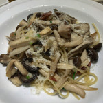 Trattoria ENZO - パスタ
                        きのことプロシュートのパスタ