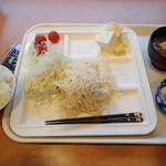 リビングホテル亀山 - 料理写真:朝食はバイキング。