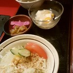 Chuugoku Kateiryouri Shanhaiya - スープ、ザーサイと漬け物、杏仁豆腐、サラダ。
                        