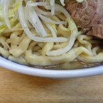 ラーメン二郎 - 太麺が見えてる～