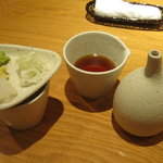 石臼挽き手打 蕎楽亭 - 薬味と冷麦の汁、蕎麦汁徳利