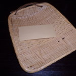 来ル里 - 会計時に代金を入れるざる