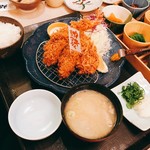 Katsutarou - 宮島産かきフライと海老・ヒレかつ定食