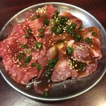 焼肉ヒロミヤ - 左かぶり、右牛のつらみ