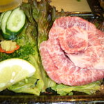 炭火焼肉 やまもと - 花びらのように美しい牛刺！