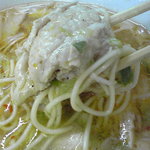ラーメン ミンミン - でかい鶏肉つみれ！（鳥ラーメン）