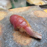 日本橋橘町　都寿司 - 藁で燻した鰹（腹身）
