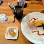 ケースタイル - （23.8.25）デザート　アイスコーヒー　サービスのお菓子