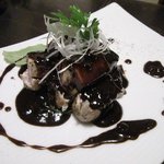 ◆まぐろのレアステーキ　黒酢とわさびのソース@９００円