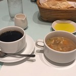 アン カフェ - コーヒー(おかわり自由)とスープ