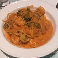 アン カフェ - 本日のパスタランチ
                海老とブロッコリーのトマトクリームソース