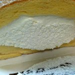 モンシェール 堂島本店 - 軽い生クリームとキメ細かいスポンジ